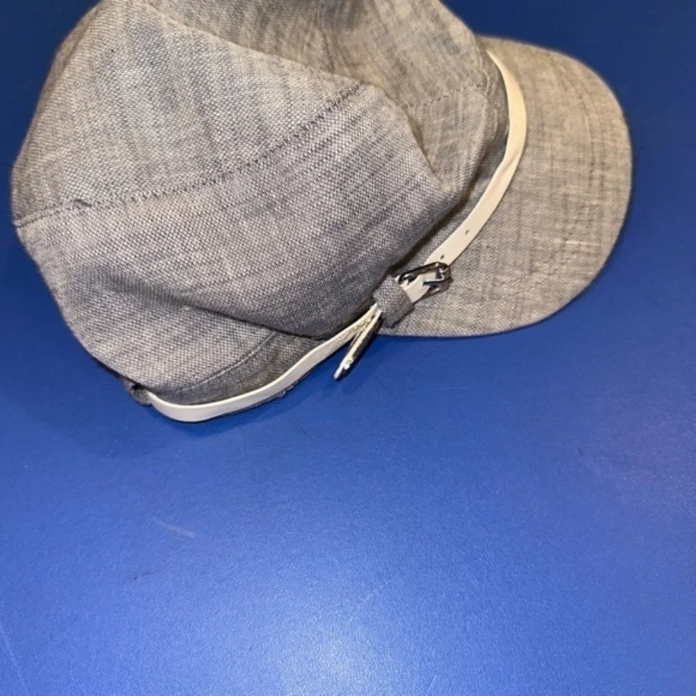 Calvin Klein‎ Gray Fedora Hat With White Belt Buckle Detail One Size 100% Cotton